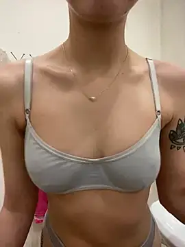 Snapshot of White_Lu chatting on 02-03-25, 01:19 White Lu online show from 02-03-25, 01:19