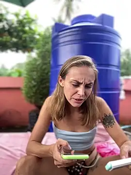 Snapshot of White_Lu chatting on 11-26-25, 02:12 White Lu online show from 11-26-25, 02:12