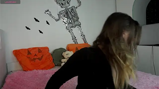 Snapshot of nawuwu chatting on 10-30-25, 04:14 nawuwu online show from 10-30-25, 04:14