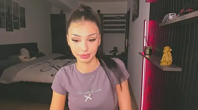 Snapshot of HelenShawn chatting on 02-01-25, 10:02 HelenShawn online show from 02-01-25, 10:02