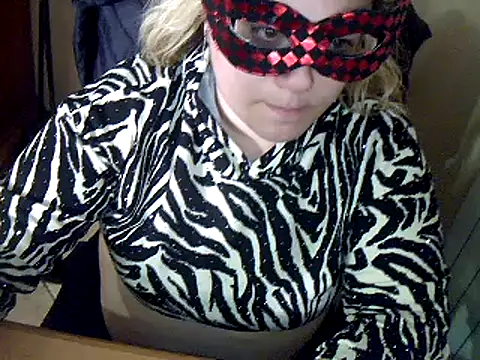 Snapshot of topina8 chatting on 03-10-25, 01:21 topina8 online show from 03-10-25, 01:21