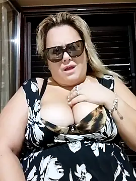 Snapshot of topina8 chatting on 09-12-25, 04:23 topina8 online show from 09-12-25, 04:23