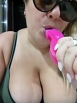 Snapshot of topina8 chatting on 09-23-25, 08:45 topina8 online show from 09-23-25, 08:45