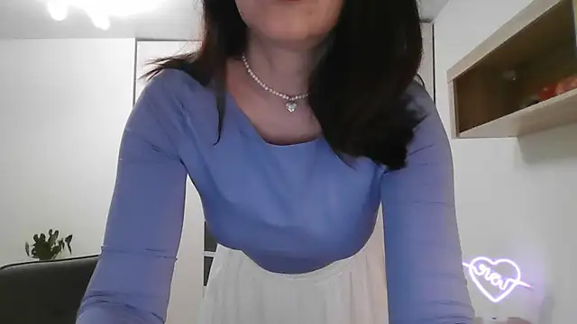 Victoria Glam online show from 02-04-25, 04:50