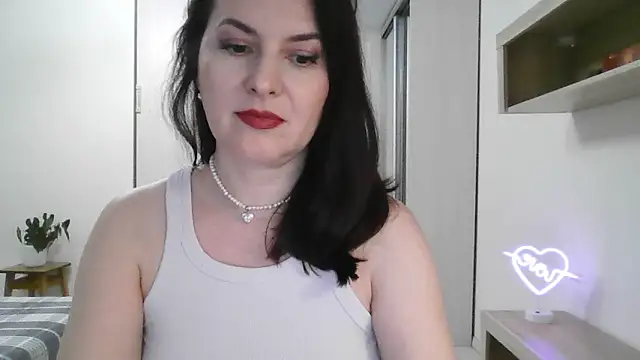 Victoria Glam online show from 02-04-25, 07:55