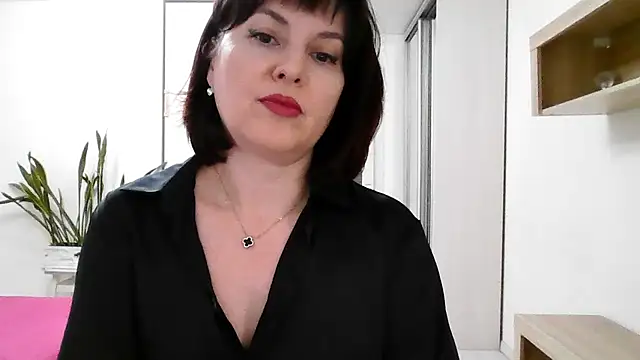 Victoria Glam online show from 11-02-25, 06:43