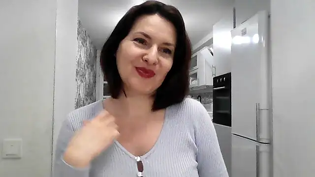 Victoria Glam online show from 12-15-25, 05:28