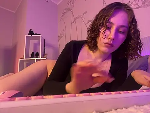 Snapshot of Molli_Luv chatting on 03-07-25, 12:34 Molli Luv online show from 03-07-25, 12:34