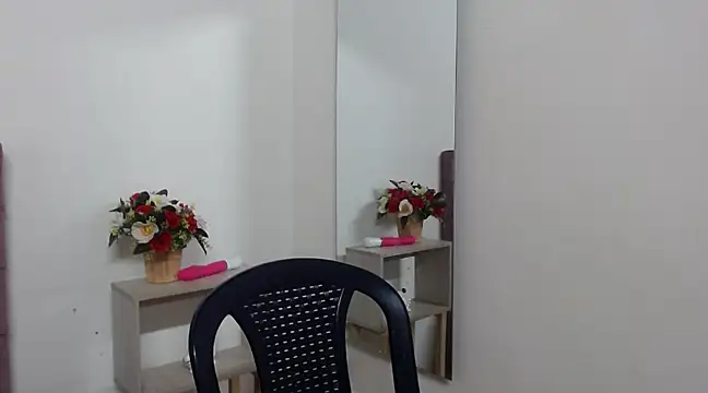 Snapshot of Sofii_Queen_ chatting on 01-22-25, 06:10 Sofii Queen online show from 01-22-25, 06:10