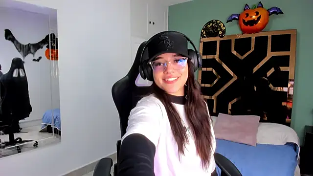 Snapshot of Billie_Jhonson_ chatting on 10-28-25, 07:16 Billie Jhonson online show from 10-28-25, 07:16