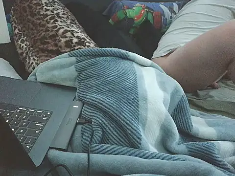 Snapshot of JuiicyASIAN chatting on 11-21-25, 10:14 JuiicyASIAN online show from 11-21-25, 10:14