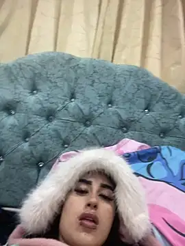 Snapshot of Girl_milk7 chatting on 03-17-25, 11:21 Girl milk7 online show from 03-17-25, 11:21