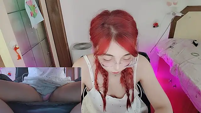 Snapshot of Song_99 chatting on 06-25-26, 06:18 Song 99 online show from 06-25-26, 06:18
