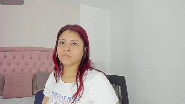 Snapshot of Kendall__Fox chatting on 09-12-25, 04:45 Kendall Fox online show from 09-12-25, 04:45