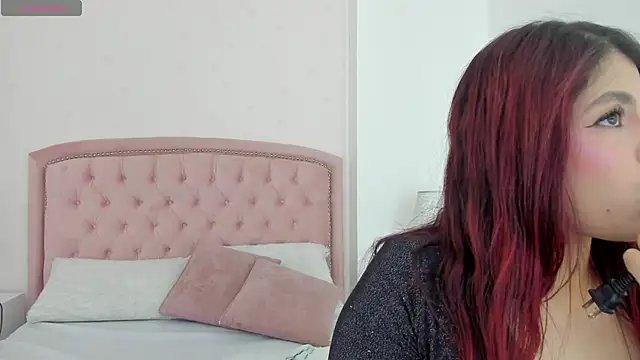 Snapshot of Kendall__Fox chatting on 11-27-25, 06:26 Kendall Fox online show from 11-27-25, 06:26