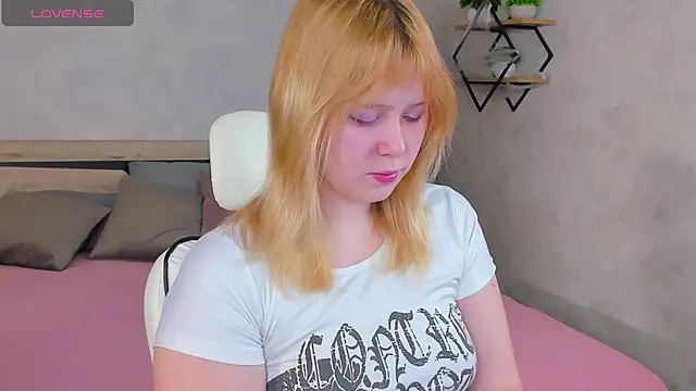 Snapshot of Amy_Kimberlly chatting on 11-29-25, 07:11 Amy Kimberlly online show from 11-29-25, 07:11