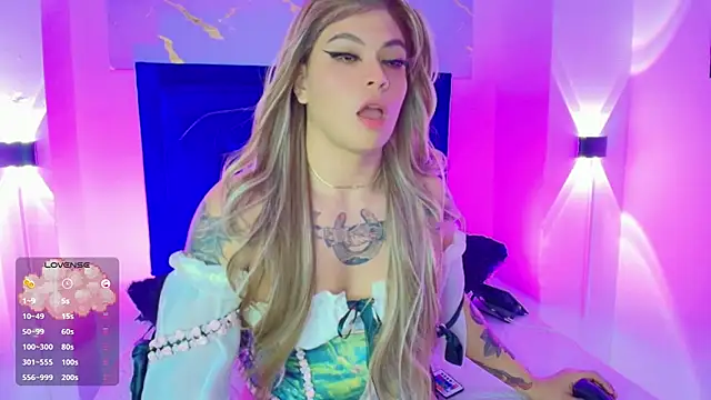 Snapshot of REBECA_VALENTINE chatting on 01-29-25, 01:27 REBECA VALENTINE online show from 01-29-25, 01:27