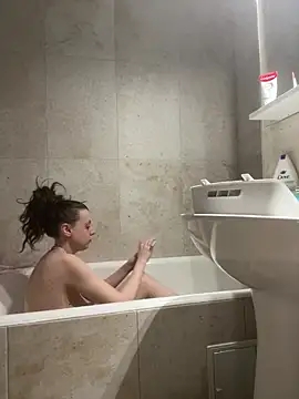 bunnythetailor online show from 04-19-26, 08:11