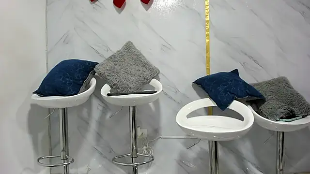 Snapshot of emilly09 chatting on 02-12-25, 09:33 emilly09 online show from 02-12-25, 09:33