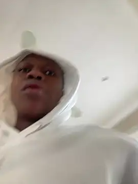 Snapshot of Boneca25 chatting on 03-03-25, 02:15 Boneca25 online show from 03-03-25, 02:15