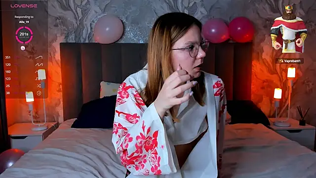 Snapshot of ElvinaBestwick chatting on 02-15-25, 09:37 ElvinaBestwick online show from 02-15-25, 09:37