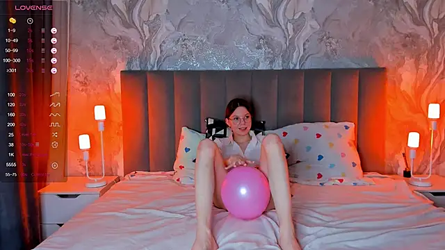 Snapshot of ElvinaBestwick chatting on 02-19-25, 10:09 ElvinaBestwick online show from 02-19-25, 10:09