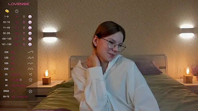 Snapshot of ElvinaBestwick chatting on 02-25-25, 06:53 ElvinaBestwick online show from 02-25-25, 06:53