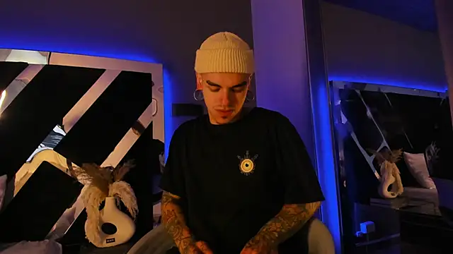 Snapshot of kaletattoo chatting on 02-16-25, 07:38 kaletattoo online show from 02-16-25, 07:38