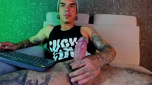 Snapshot of kaletattoo chatting on 03-17-25, 01:03 kaletattoo online show from 03-17-25, 01:03