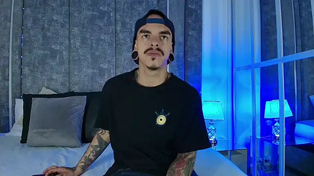 Snapshot of kaletattoo chatting on 09-24-25, 11:02 kaletattoo online show from 09-24-25, 11:02