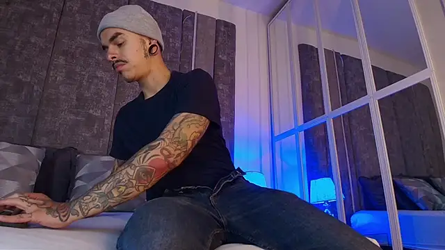 Snapshot of kaletattoo chatting on 04-26-26, 11:41 kaletattoo online show from 04-26-26, 11:41