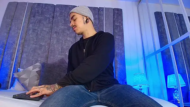 Snapshot of kaletattoo chatting on 04-30-26, 10:54 kaletattoo online show from 04-30-26, 10:54