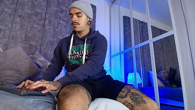 Snapshot of kaletattoo chatting on 05-01-26, 11:04 kaletattoo online show from 05-01-26, 11:04