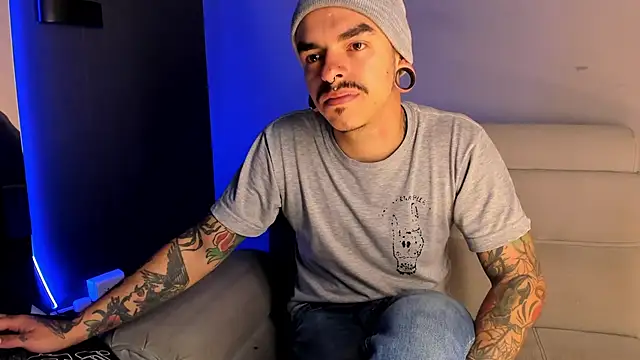 Snapshot of kaletattoo chatting on 05-07-26, 11:04 kaletattoo online show from 05-07-26, 11:04
