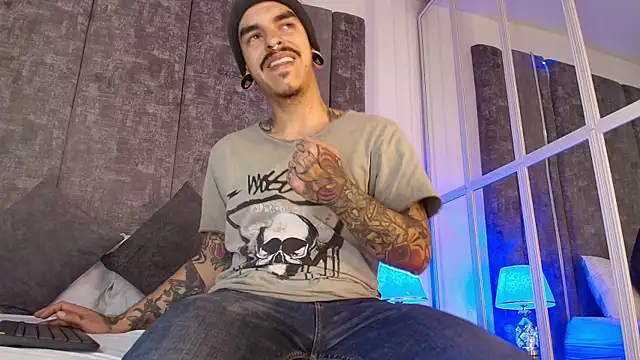 Snapshot of kaletattoo chatting on 05-25-26, 11:16 kaletattoo online show from 05-25-26, 11:16