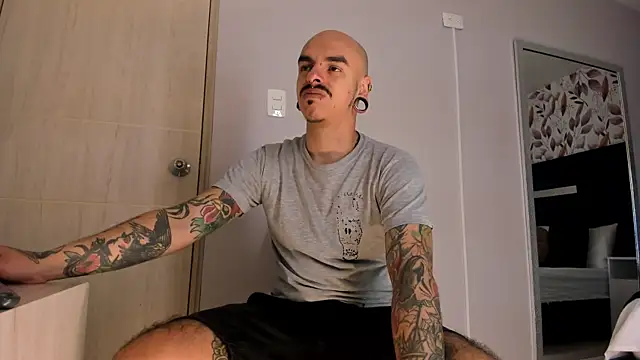 Snapshot of kaletattoo chatting on 07-20-26, 11:45 kaletattoo online show from 07-20-26, 11:45