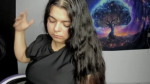 Snapshot of Little_Shaara chatting on 02-14-25, 01:13 Little Shaara online show from 02-14-25, 01:13