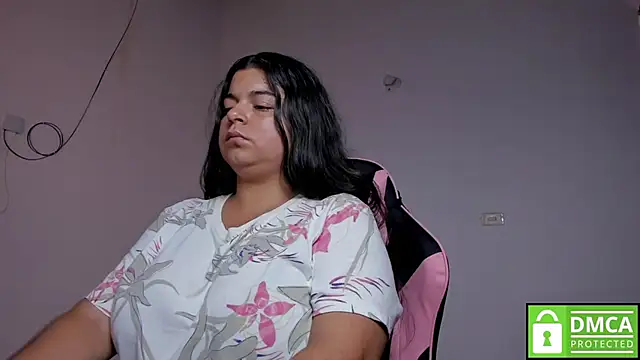 Snapshot of Little_Shaara chatting on 10-06-25, 08:06 Little Shaara online show from 10-06-25, 08:06