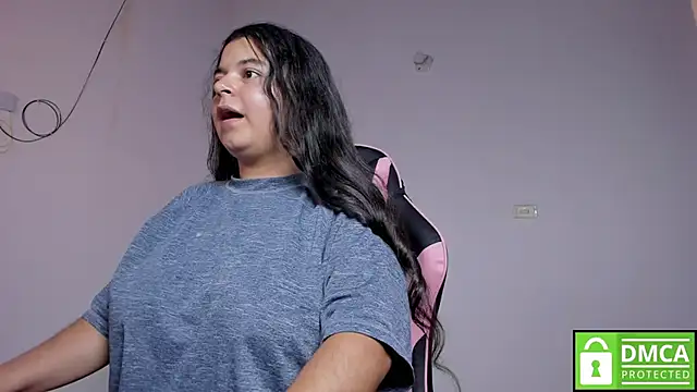 Snapshot of Little_Shaara chatting on 10-14-25, 08:09 Little Shaara online show from 10-14-25, 08:09