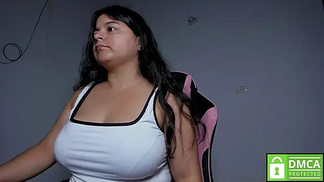 Snapshot of Little_Shaara chatting on 10-17-25, 09:50 Little Shaara online show from 10-17-25, 09:50