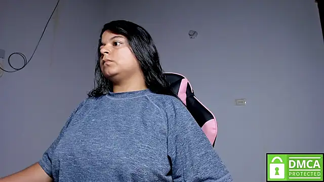 Snapshot of Little_Shaara chatting on 10-21-25, 08:20 Little Shaara online show from 10-21-25, 08:20