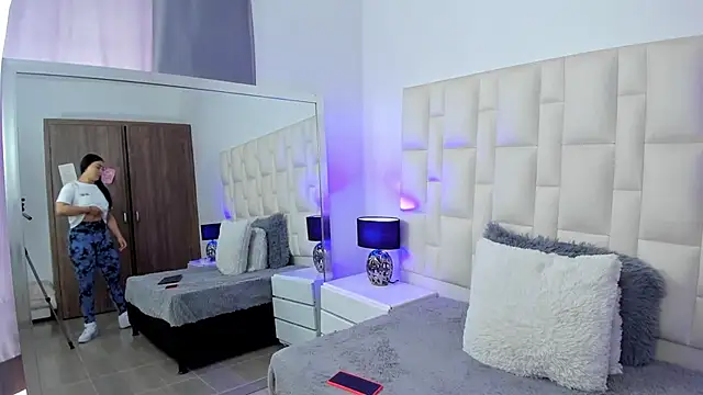 Ariana rouse online show from 09-17-25, 05:36