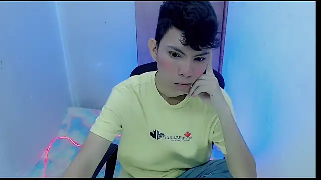 Snapshot of Alexxx_lov chatting on 02-02-25, 12:35 Alexxx lov online show from 02-02-25, 12:35