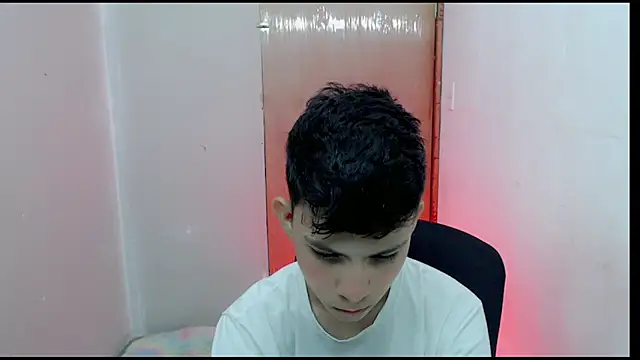 Snapshot of Alexxx_lov chatting on 02-17-25, 12:38 Alexxx lov online show from 02-17-25, 12:38