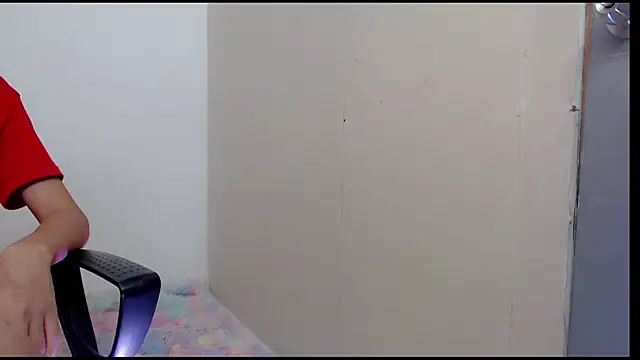 Snapshot of Alexxx_lov chatting on 03-05-25, 12:33 Alexxx lov online show from 03-05-25, 12:33