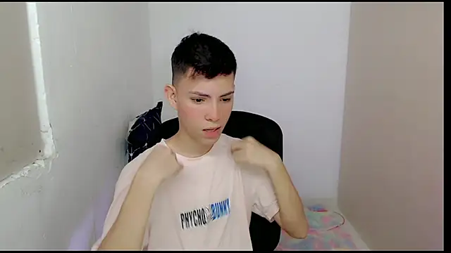 Snapshot of Alexxx_lov chatting on 03-19-25, 12:56 Alexxx lov online show from 03-19-25, 12:56