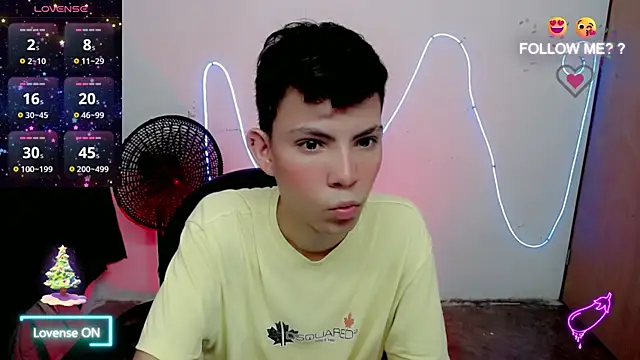 Snapshot of Alexxx_lov chatting on 12-17-25, 02:01 Alexxx lov online show from 12-17-25, 02:01