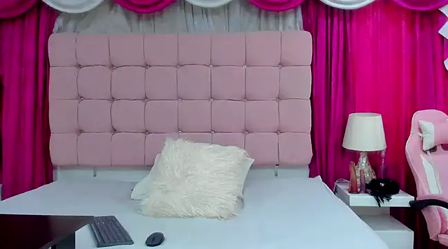 Snapshot of CanelaDevil_ chatting on 01-31-25, 11:56 CanelaDevil online show from 01-31-25, 11:56