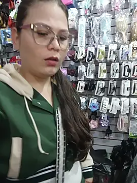 Vale Saenzz online show from 12-23-25, 01:14