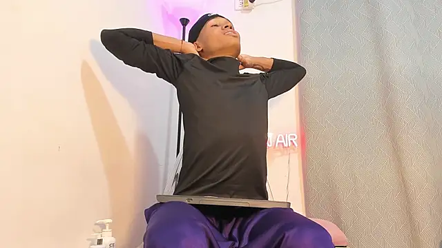 Snapshot of viankaa_miller chatting on 09-22-25, 02:57 viankaa miller online show from 09-22-25, 02:57